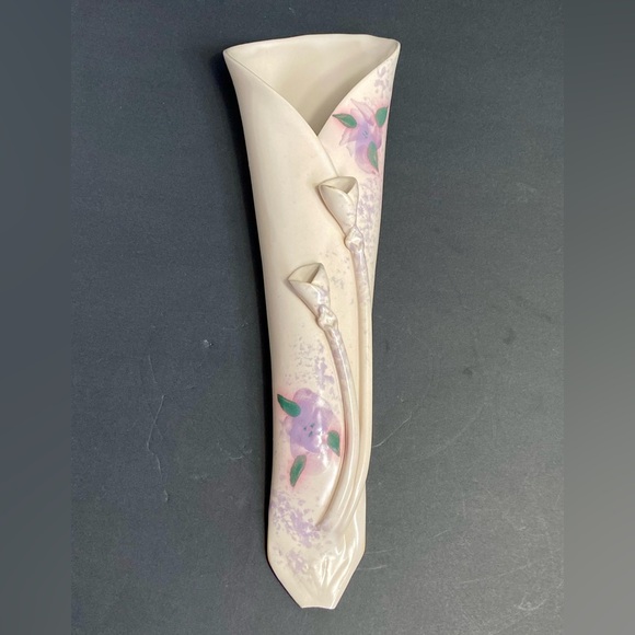 Hilborn Studio Art Pottery Canada Wall Pocket Calla Lilies Cream/Violet 13.5” - Picture 2 of 9